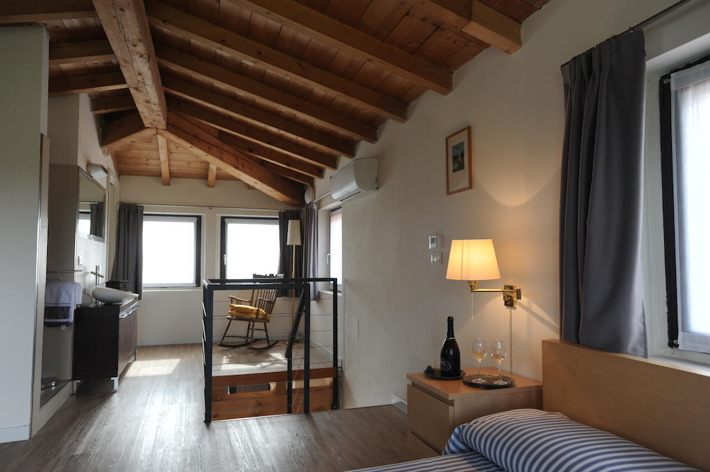 Monte Maino Bed & Breakfast Desenzano del Garda Oda fotoğraf