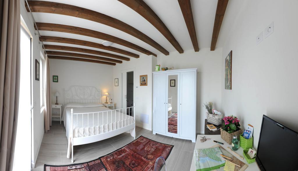 Monte Maino Bed & Breakfast Desenzano del Garda Oda fotoğraf