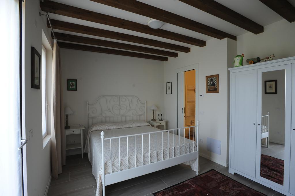 Monte Maino Bed & Breakfast Desenzano del Garda Oda fotoğraf